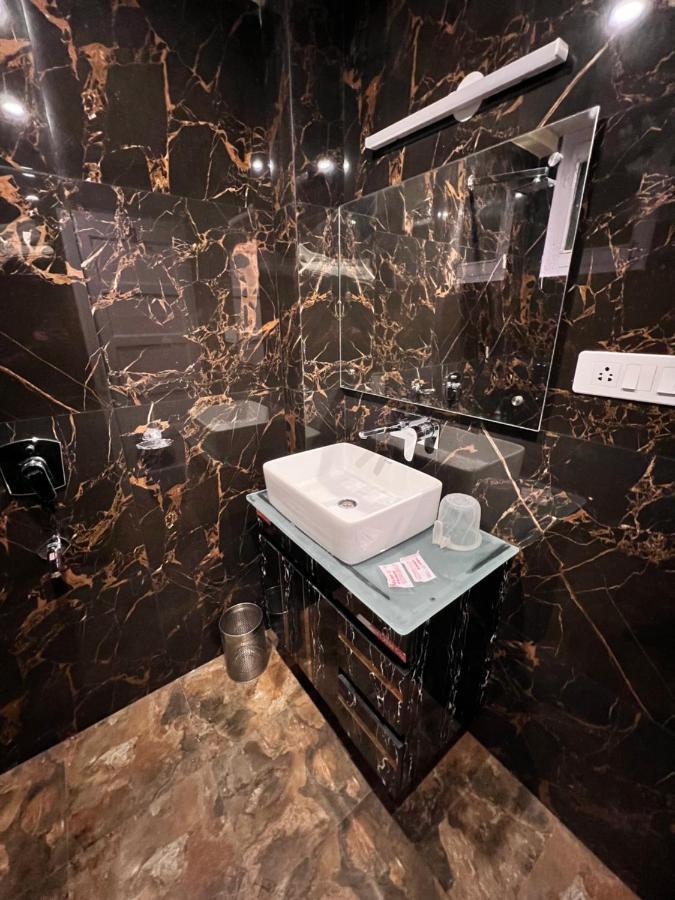 Hotel Victory At Mall Road شيملا المظهر الخارجي الصورة